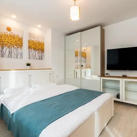 Red Fountain * Braszów