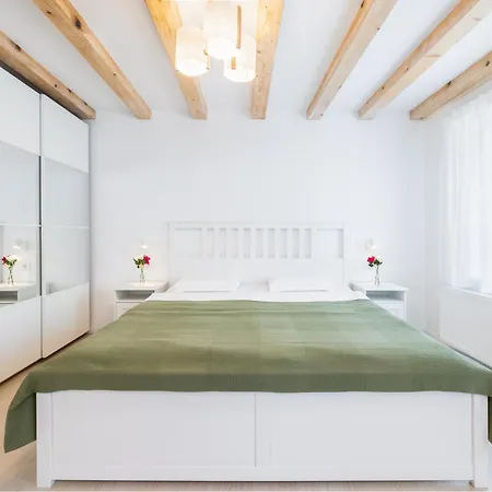 Apartment Red Fountain