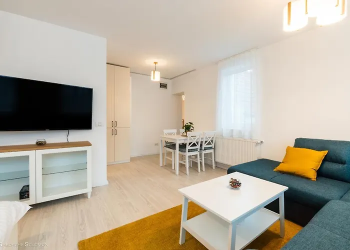 Red Fountain Apartment *